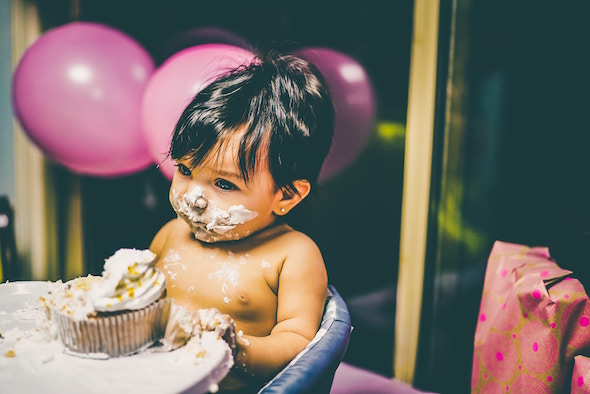 baby smashing cake