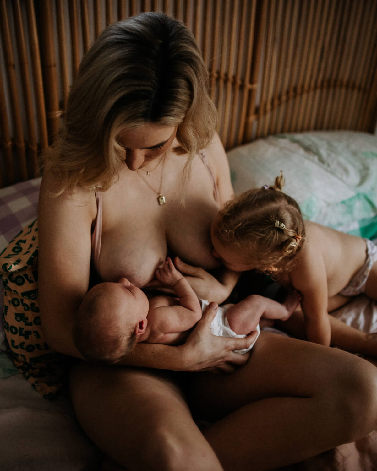mother tandem breastfeeding
